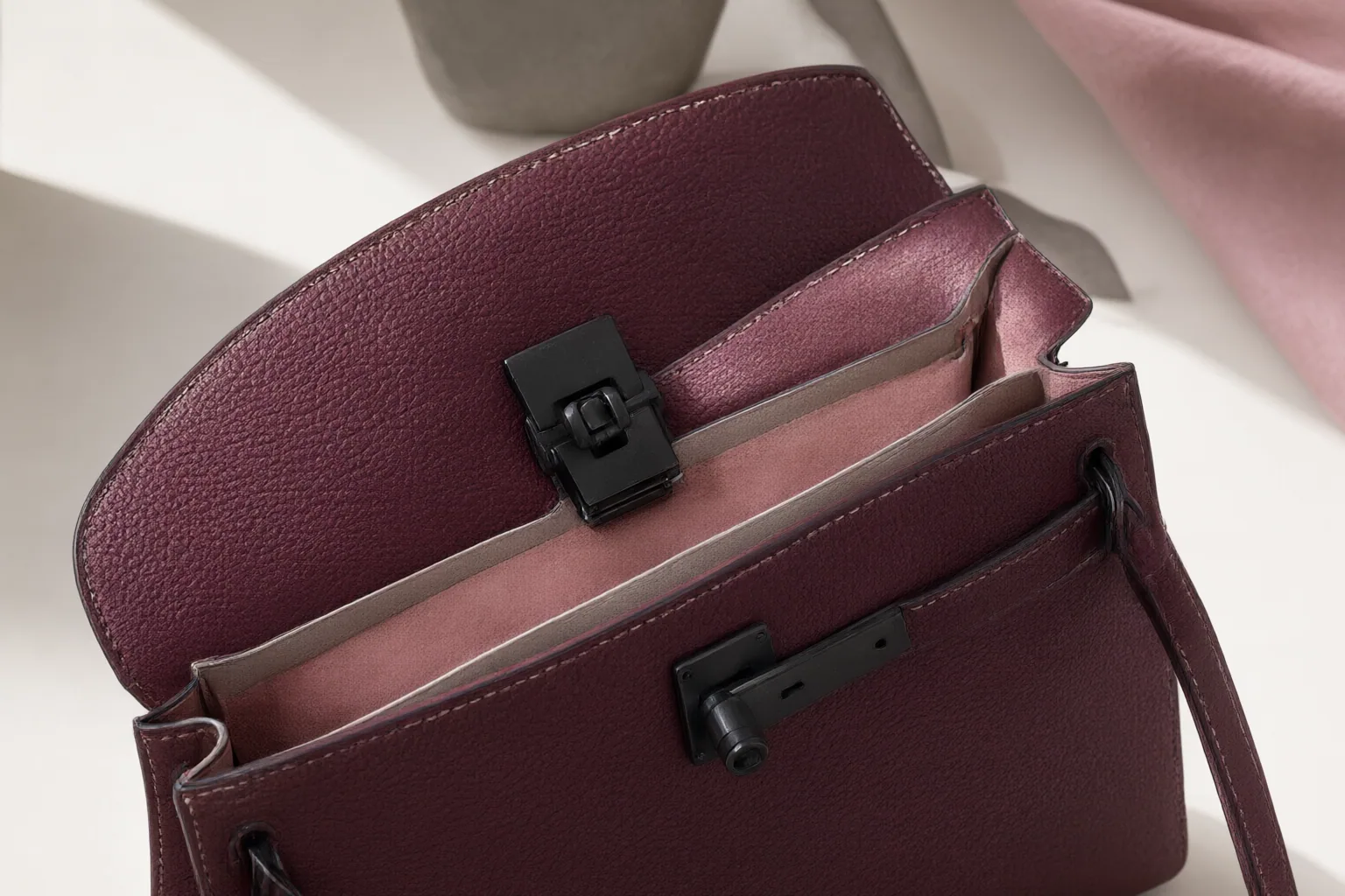 Editorial detail illustrating evidence and decision criteria for How to Choose an East-West Bag for Everyday Use